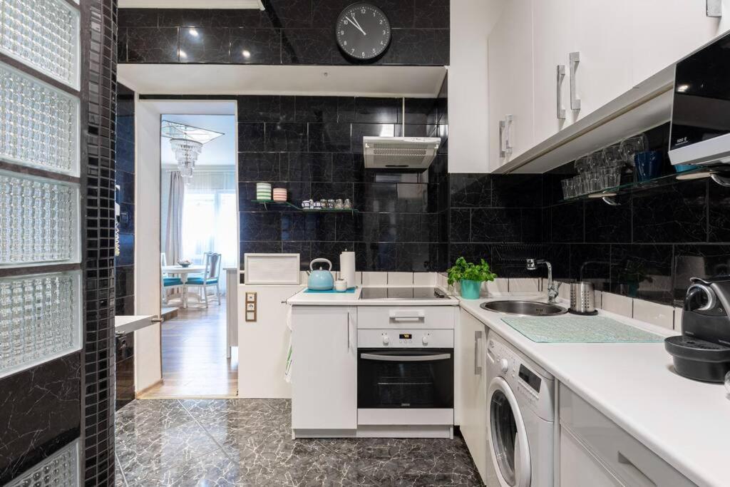 Stylish Central Budapest Apartment Exterior photo